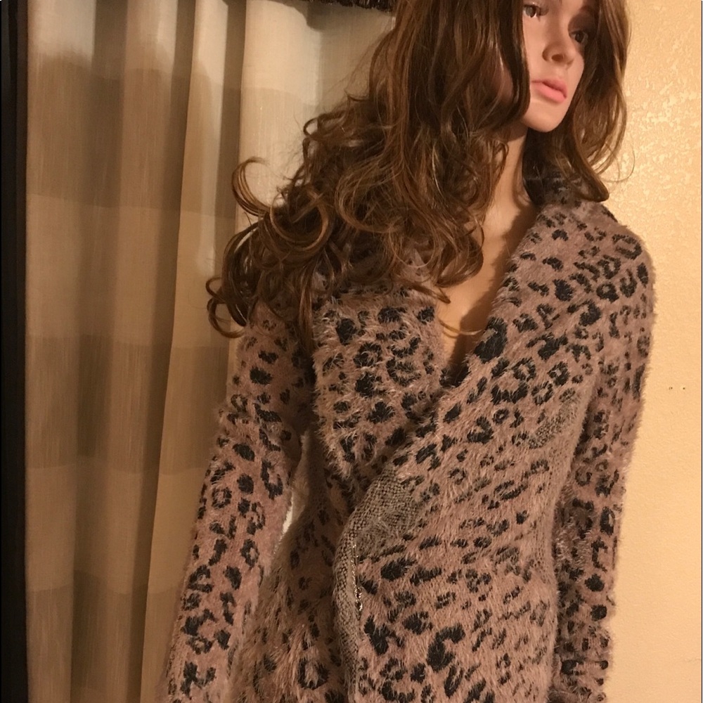 Women winter coat, leopard /lion print. One size